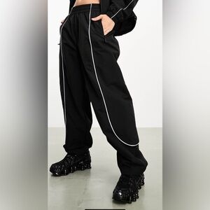 NWT The North Face Black Tek Piping Wind Pant